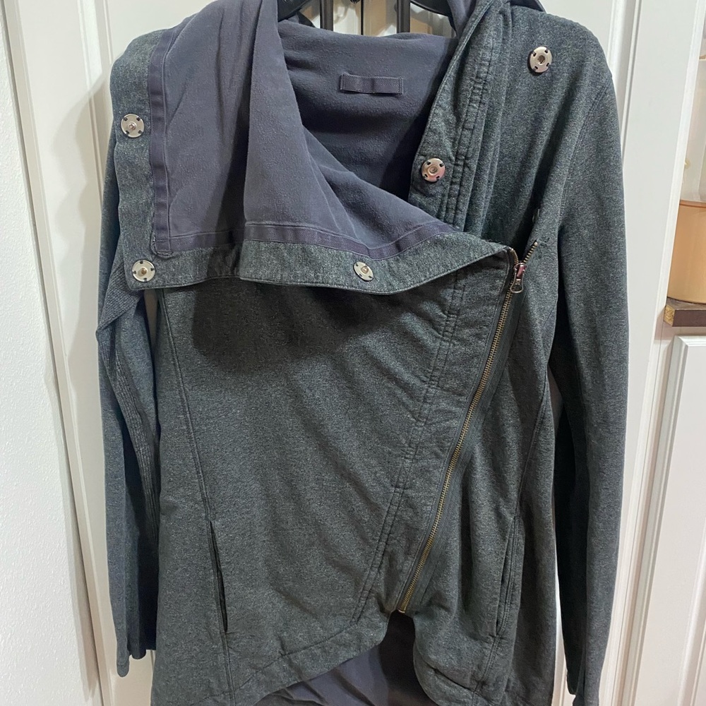 Lululemon Method Wrap Size 6 Gray - image 3